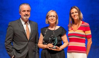 La Dra. Núria Pardo recull el premi Trifermed
