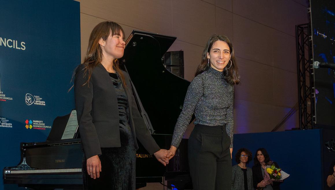 La soprano Mercedes Gancedo y la pianista Quimey Urquiaga interpretaron el Ave María de Schubert