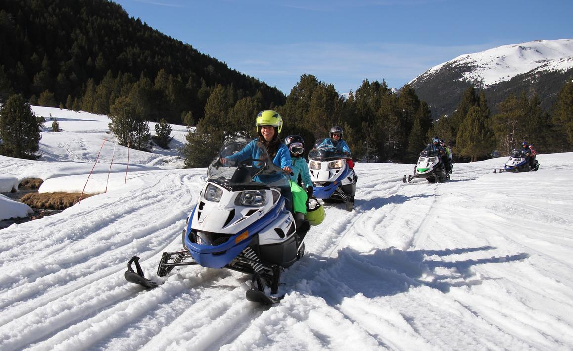 Grup de motos de neu a Grandvalira