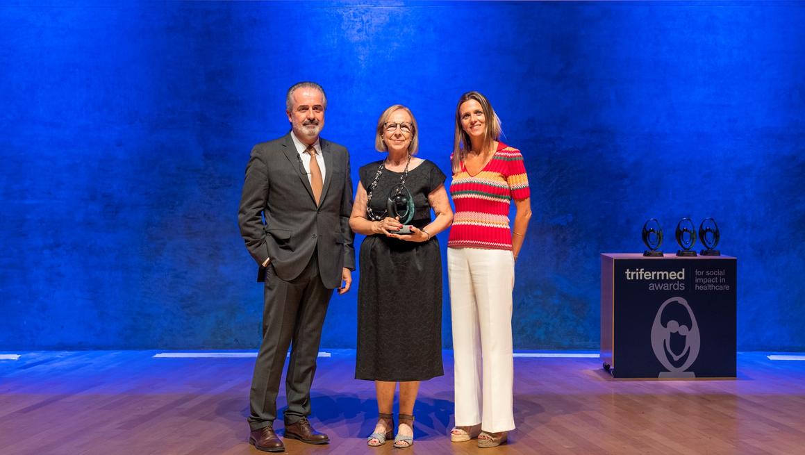 La Dra. Núria Pardo recoge el premio Trifermed