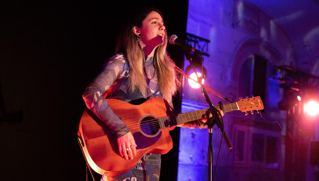 La cantautora Suu interpretó dos canciones