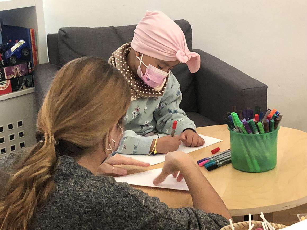 Atención de voluntariado a niños y jóvenes con cáncer