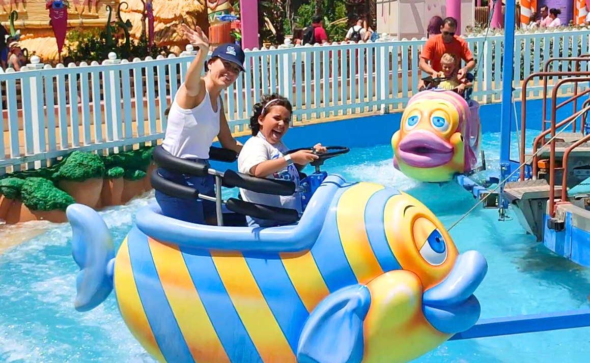 Sortida a PortAventura amb un grup d'infants i joves