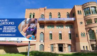 La fachada ha sido rehabilitada y solo falta colocar algunas ventanas