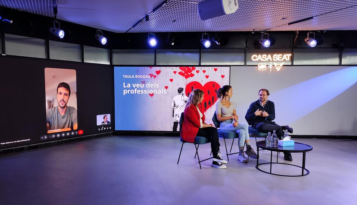 Taula de professionals a la jornada de joves supervivents