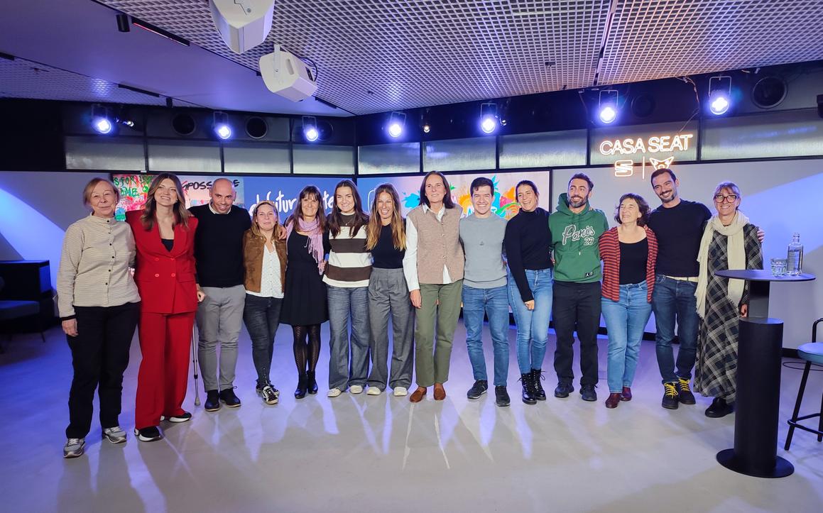 Vam reunir l'equip de voluntariat que acompanya els joves supervivents